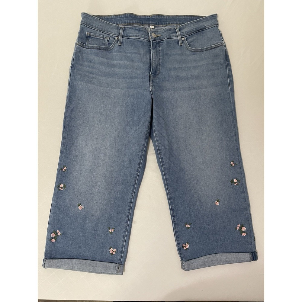 NWT Levi Strauss Women's Signature Shaping Capri Jeans Size 20 Floral Embroider